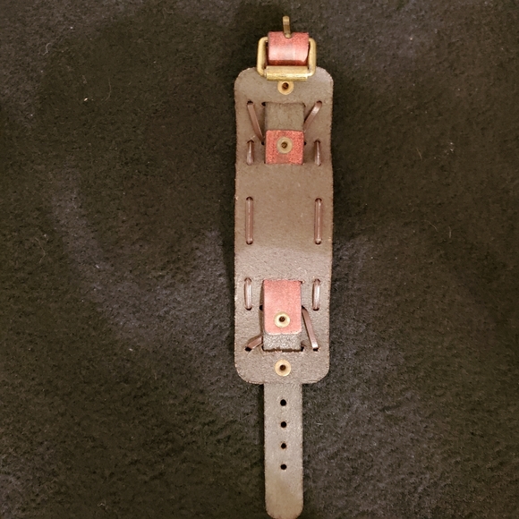 NWOT- Mens Wide Leather Band Wrist Watch - Picture 5 of 9